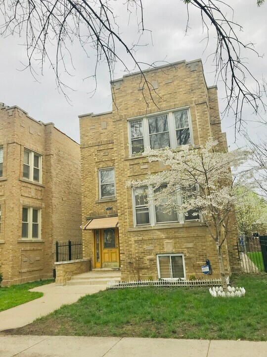 4124 W Barry Ave, Unit 1 in Chicago, IL - Building Photo