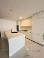 700 NE 24th St, Unit 1103 in Miami, FL - Building Photo