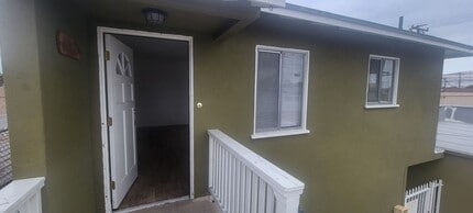 6202 Cherry Ave in Long Beach, CA - Building Photo - Building Photo