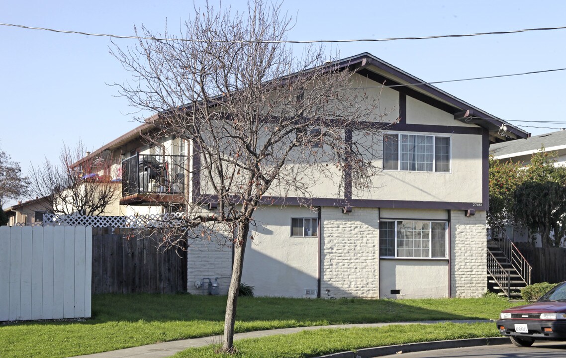 27051 Belvedere Ct in Hayward, CA - Building Photo