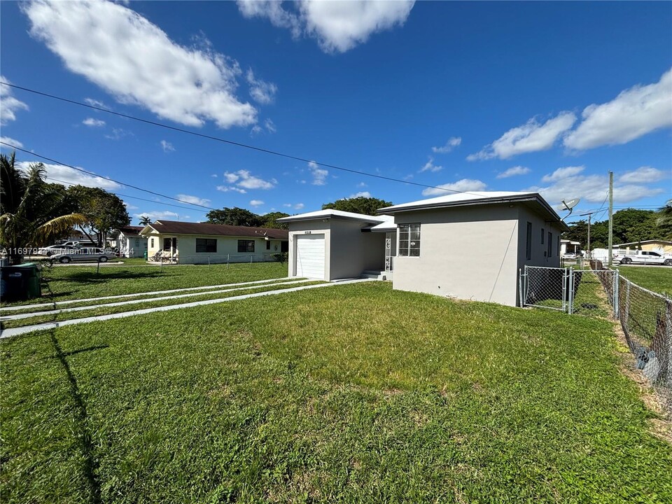 2130 NW 64th St in Miami, FL - Building Photo