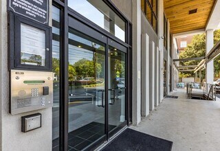 2285 Peachtree Rd NE in Atlanta, GA - Building Photo - Building Photo