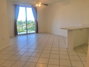 3500 Coral Way, Unit 811 in Coral Gables, FL - Building Photo - Building Photo