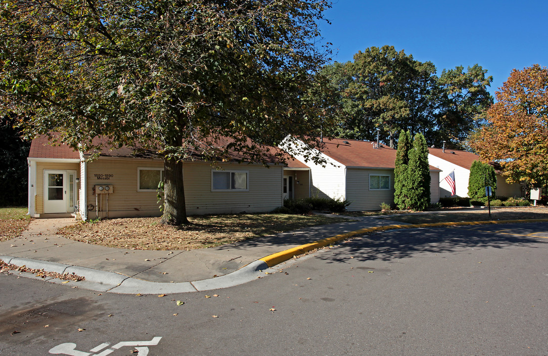 Maple Knoll in Maplewood, MN - Building Photo