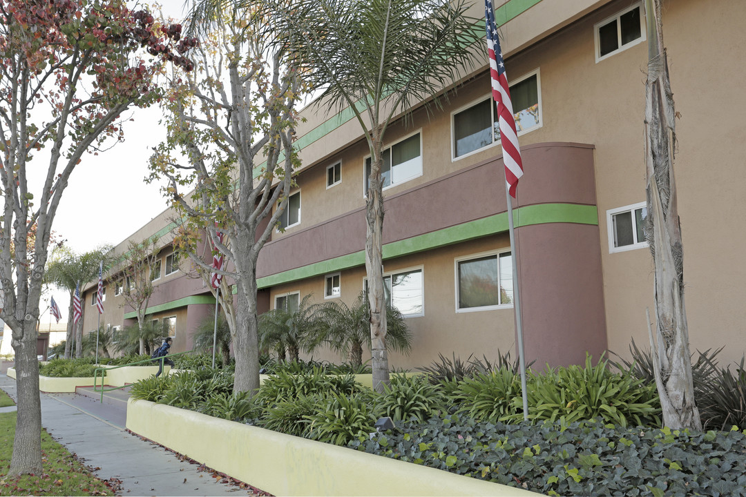 Flamingo Apartments in Bellflower, CA - Building Photo