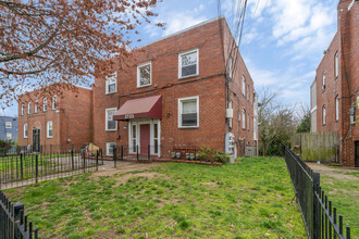 2723 Jasper St SE in Washington, DC - Building Photo - Building Photo