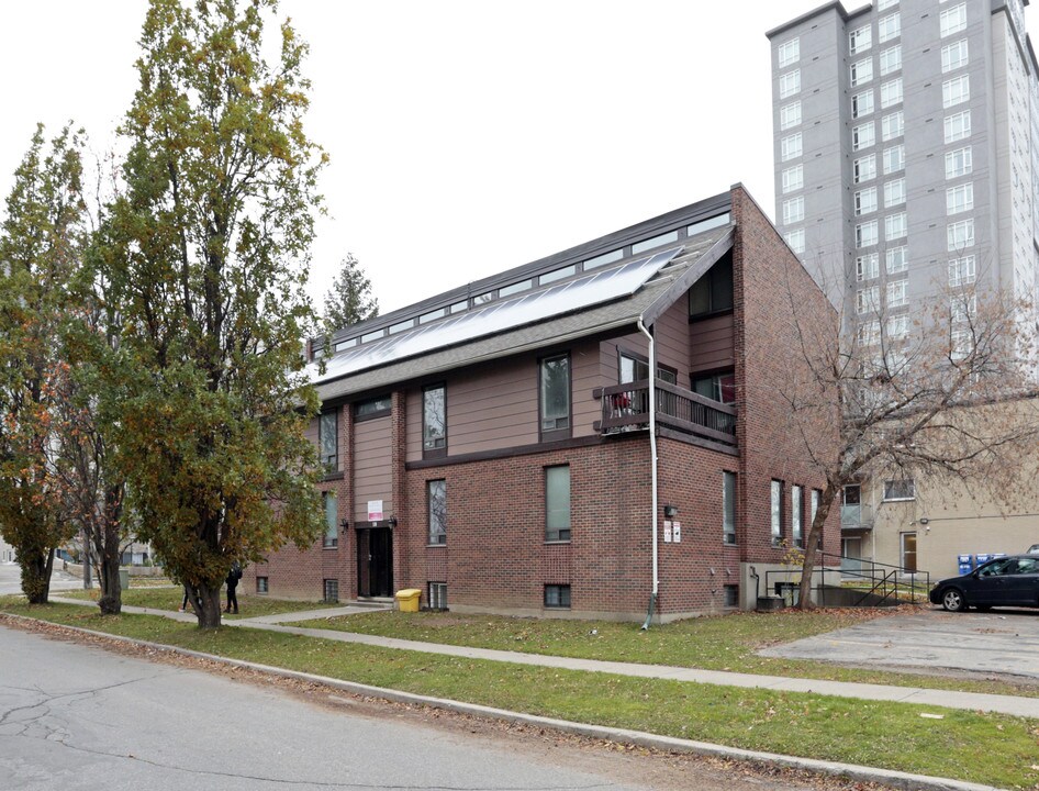 10 Hickory St E in Waterloo, ON - Building Photo