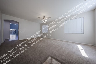 44388 W Oster Dr in Maricopa, AZ - Foto de edificio - Building Photo