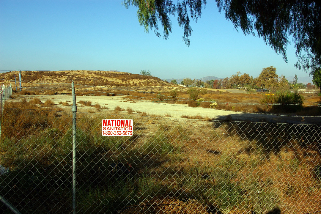 10050 Mission Gorge Rd in Santee, CA - Building Photo