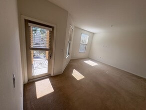 128 N Oak Knoll Ave, Unit 303 in Pasadena, CA - Building Photo - Building Photo