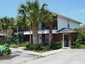 Sabal Court Apartments in Harlingen, TX - Foto de edificio - Building Photo