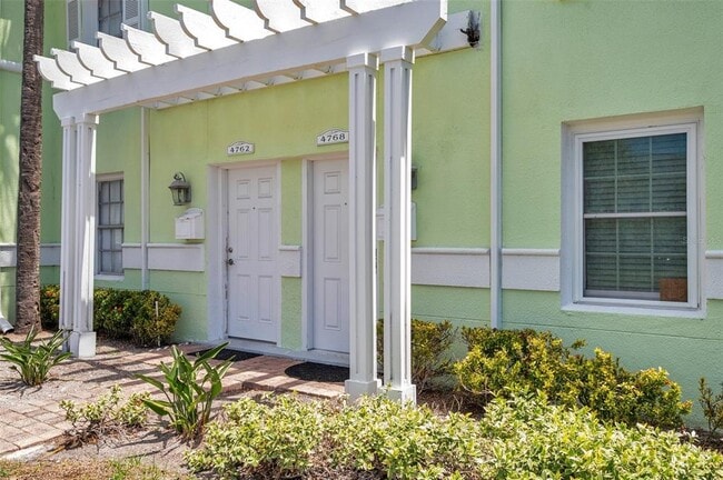 4768 Coquina Key Dr SE in St. Petersburg, FL - Building Photo - Building Photo