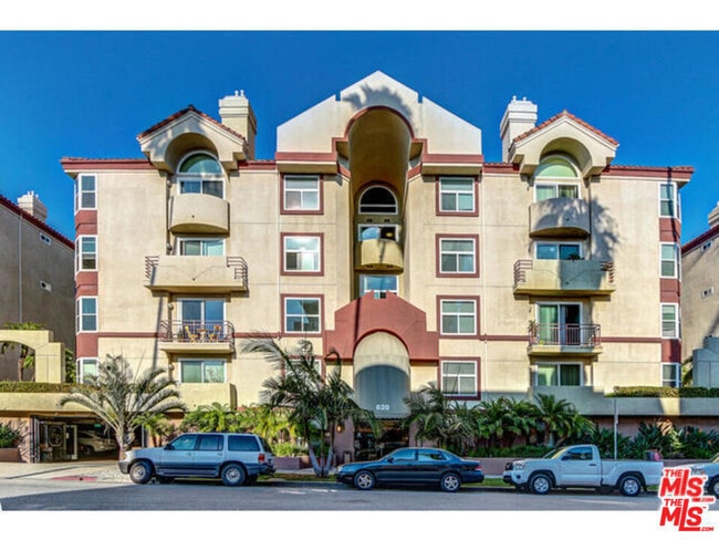 property at 620 S Gramercy Pl