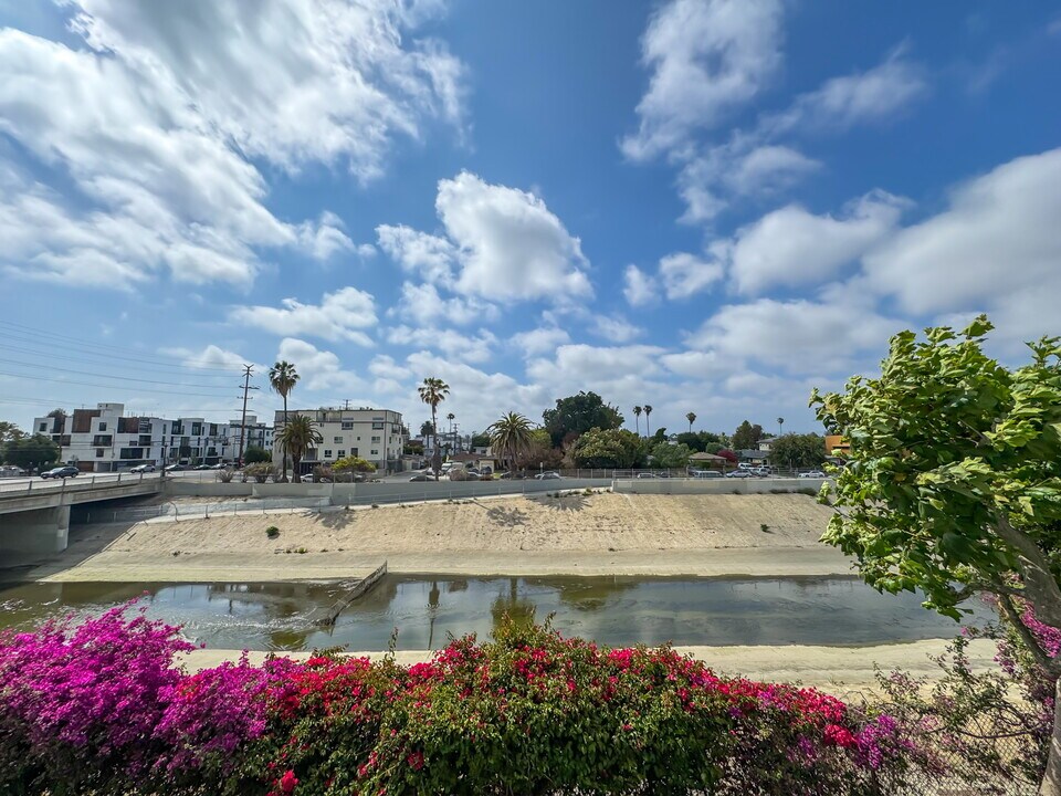 5000 S Centinela Ave, Unit 125 in Los Angeles, CA - Building Photo
