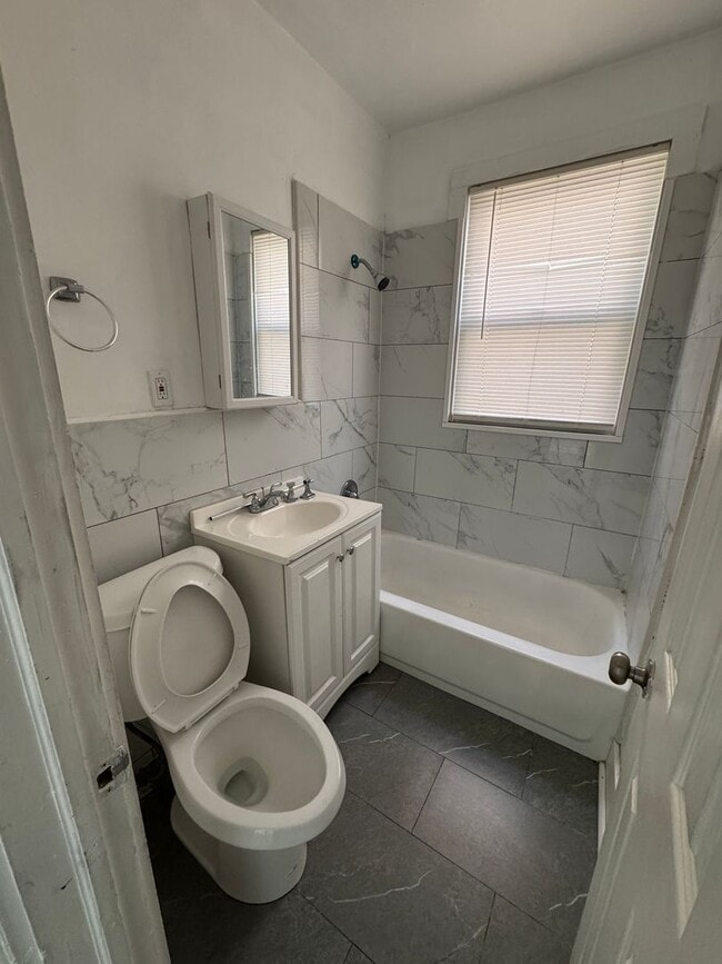 301-303 Dover St in Bridgeport, CT - Building Photo - Building Photo