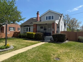 119 Cloverhill Rd in Pasadena, MD - Building Photo