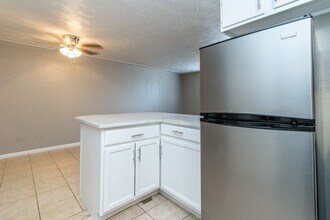 Lynwood Apartments in Englewood, CO - Building Photo - Building Photo