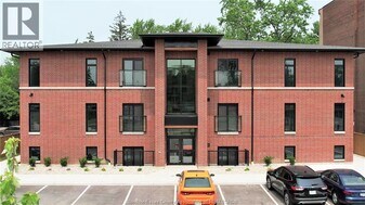 6550 Wyandotte St E in Windsor, ON - Building Photo