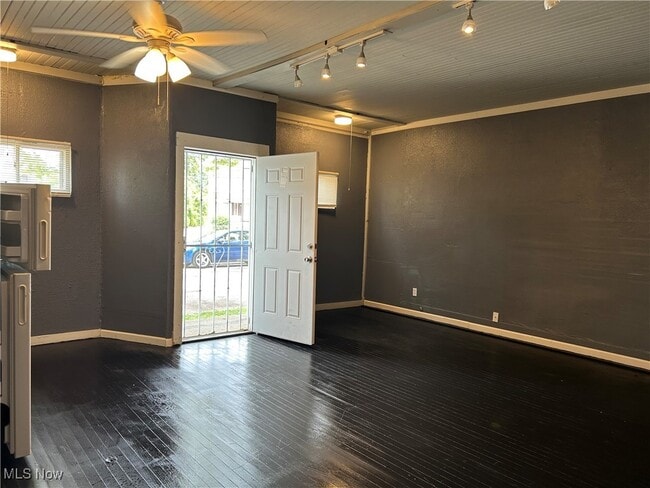 property at 1130 E 68th St