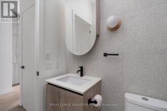 2625 Dundas St W in Toronto, ON - Building Photo - Building Photo