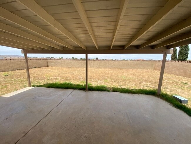 1117 Dianron Rd in Palmdale, CA - Building Photo - Building Photo