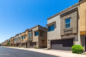 7500 E Via De Luna Dr in Scottsdale, AZ - Building Photo - Building Photo