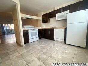 140 N Beacon St, Unit A2 in Boston, MA - Building Photo - Building Photo