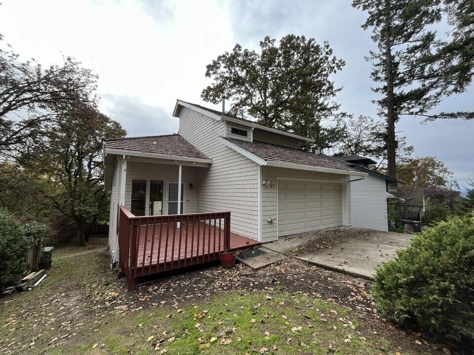 31 Aquinas in Lake Oswego, OR - Building Photo