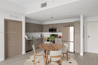 1601 SW 32nd Ave in Miami, FL - Building Photo - Building Photo