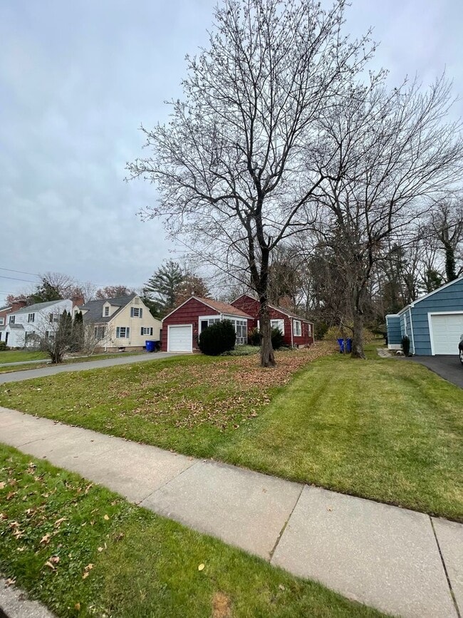 278 Auburn Rd in West Hartford, CT - Building Photo - Building Photo