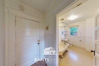 536 14th Ave SE in Olympia, WA - Building Photo - Building Photo