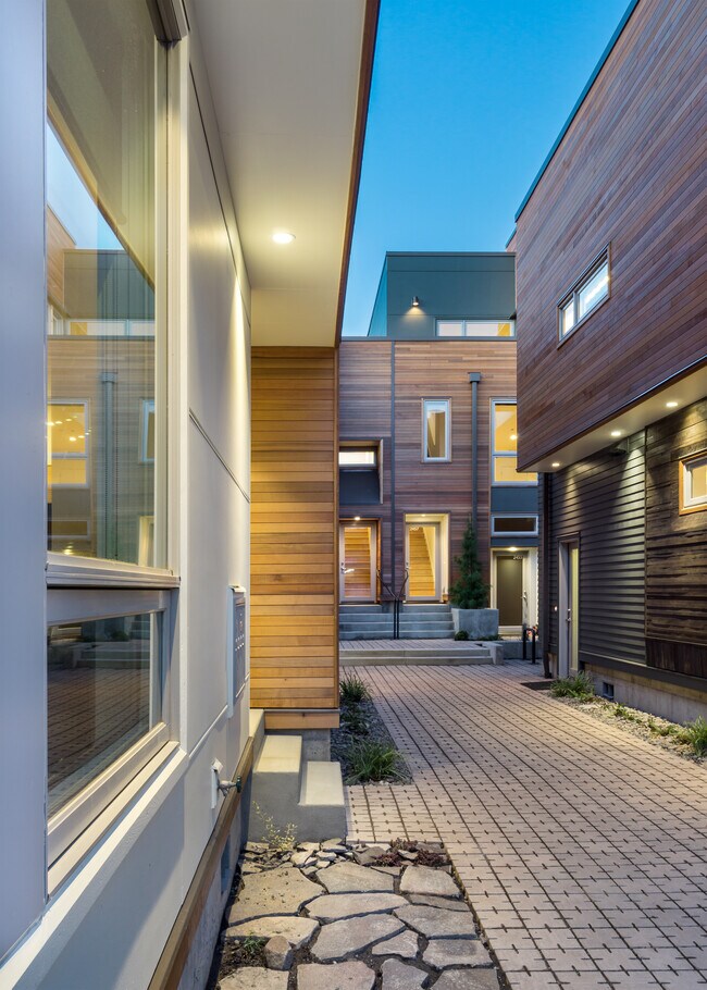 2451 SE Ankeny St, Unit 2451 in Portland, OR - Building Photo - Building Photo