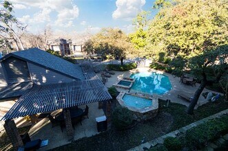 9801 Royal Ln in Dallas, TX - Building Photo - Building Photo