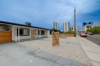 2217 Santa Paula Dr in Las Vegas, NV - Building Photo - Building Photo