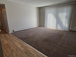 19810 W 12 Mile Rd in Southfield, MI - Building Photo - Building Photo