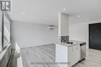 419 Woodbine Ave in Toronto, ON - Building Photo - Building Photo