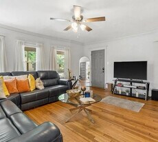 748 N 34th St in Milwaukee, WI - Building Photo