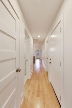 2132 N Oakley Ave, Unit 2 in Chicago, IL - Building Photo - Building Photo