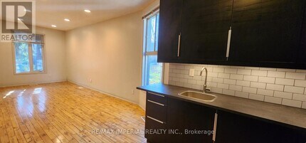 157 Booth Ave in Toronto, ON - Building Photo - Building Photo