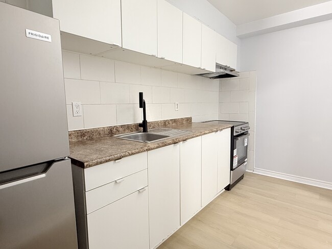 property at 1989 Wyandotte St W