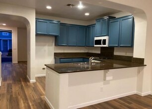 5901 Caddington Way in Sacramento, CA - Building Photo - Building Photo