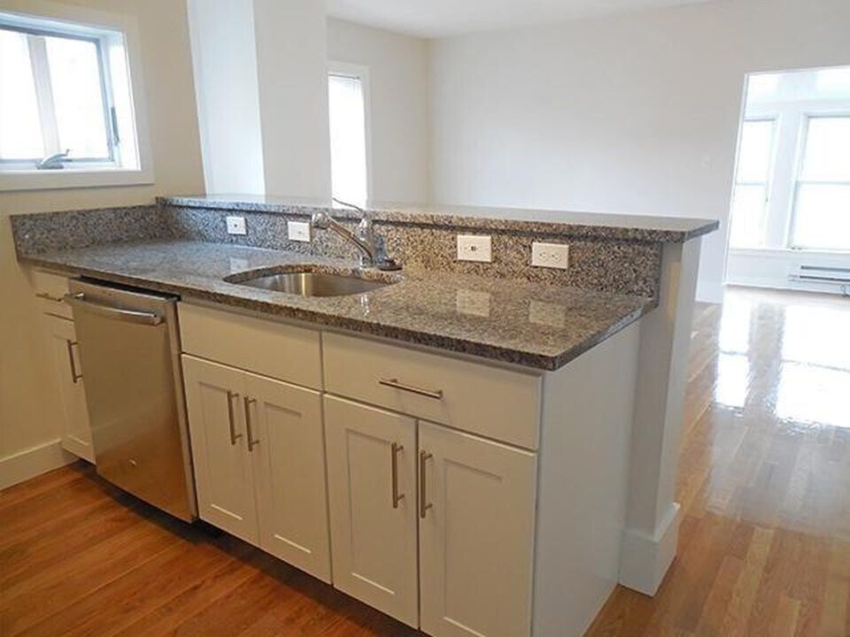 17 Webster St in Somerville, MA - Building Photo
