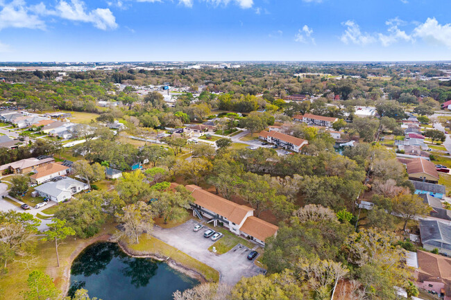 2122 Bradford St in Clearwater, FL - Foto de edificio - Building Photo