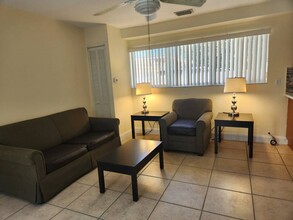 2310 Dewey St, Unit Middle in Hollywood, FL - Building Photo - Building Photo