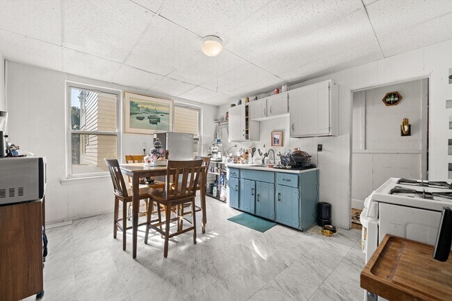 427 Medford St, Unit 2R