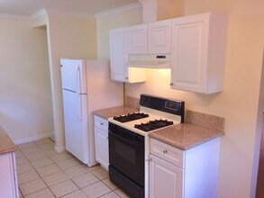 411 Douglas St, Unit #2 in Pasadena, CA - Foto de edificio - Building Photo