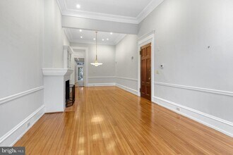 323 S 17th St in Philadelphia, PA - Building Photo - Building Photo