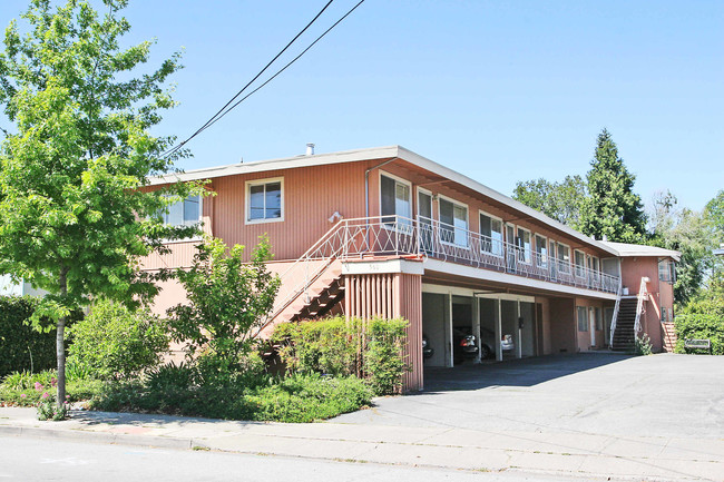 560 University Dr in Menlo Park, CA - Building Photo - Building Photo