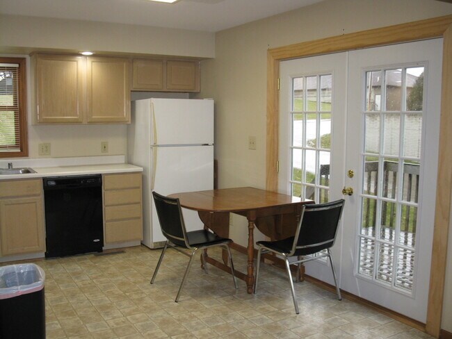 605 Marvin Ave, Unit 605B in Grinnell, IA - Building Photo - Building Photo