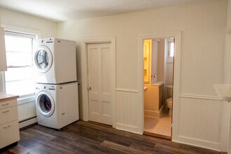 30 Royal St, Unit Apt 1 in Providence, RI - Foto de edificio - Building Photo